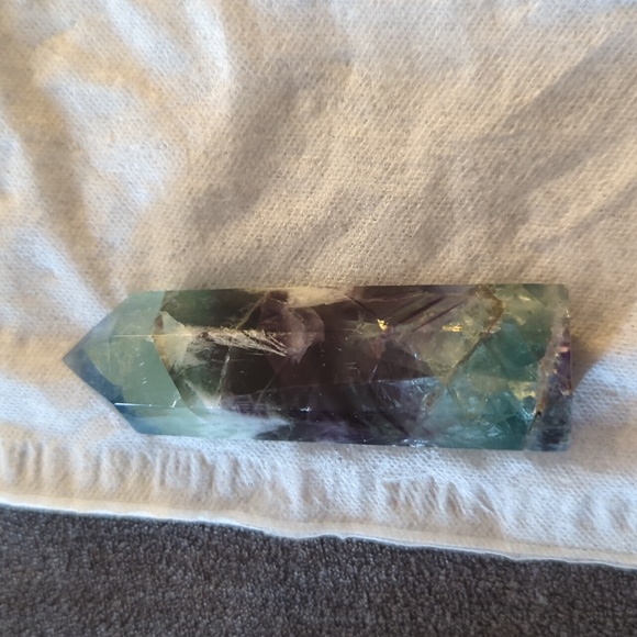 Rainbow fluorite crystal - Picture 1 of 3